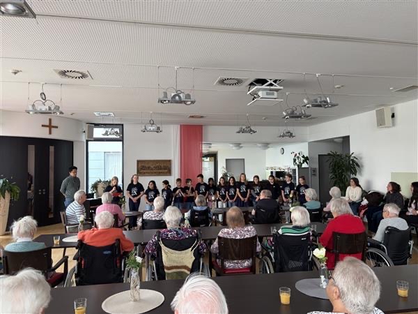 Chor-Auftritt im Paulus-Stift